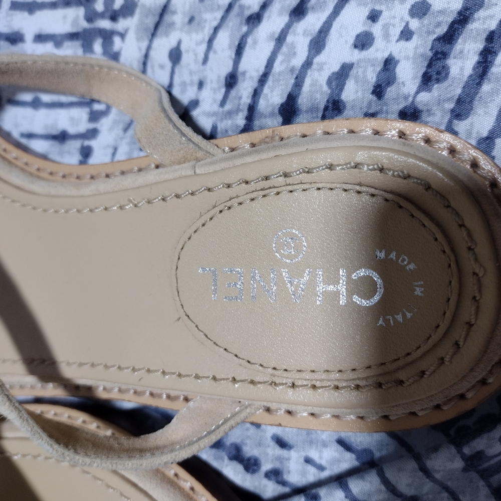 Chanel Women's Tan Sandals with Pearl Accents - Picture 4 of 7